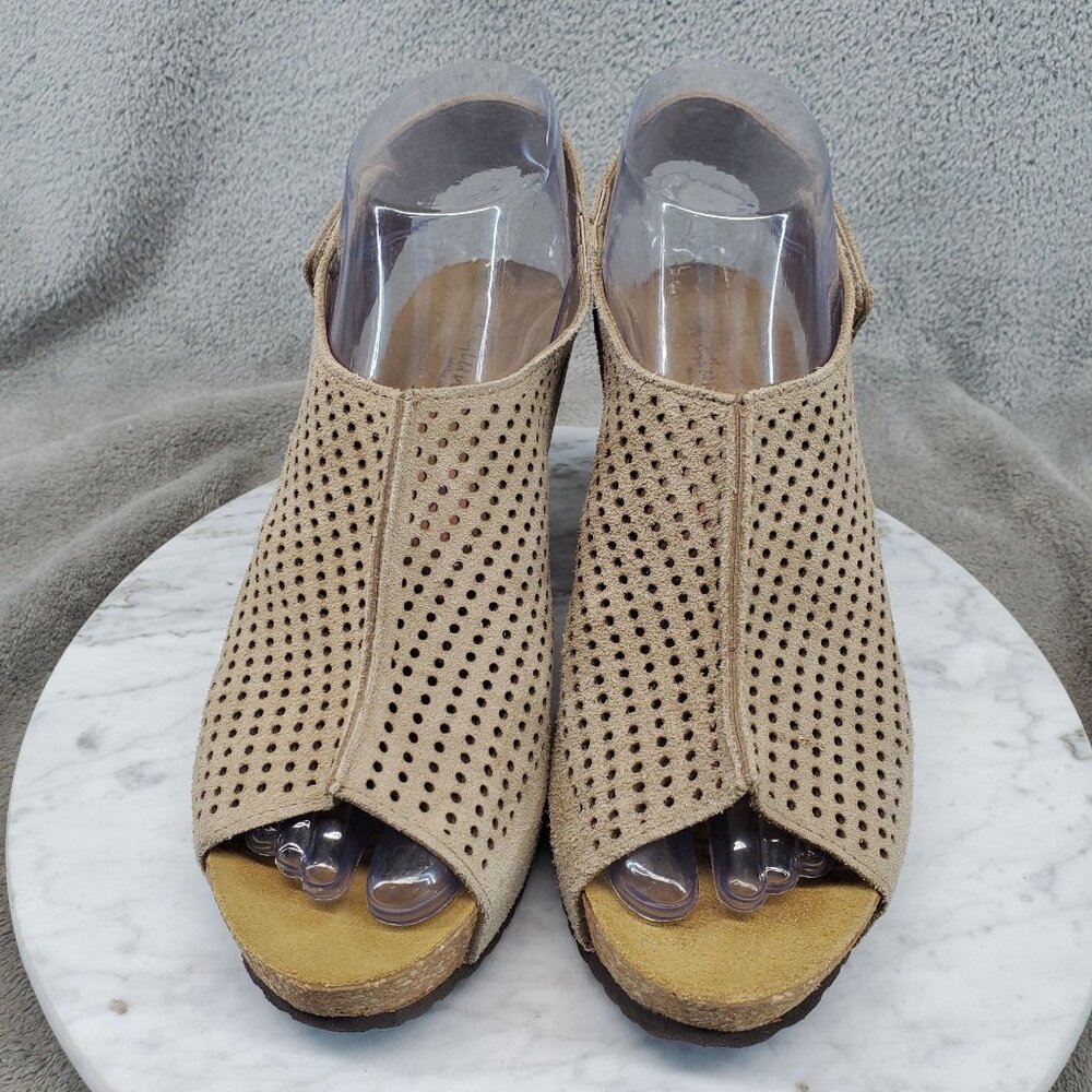 A. Giannetti Shoes Womens Size 7 Tan Suede Wedge Slingback Sandals - Picture 3 of 10